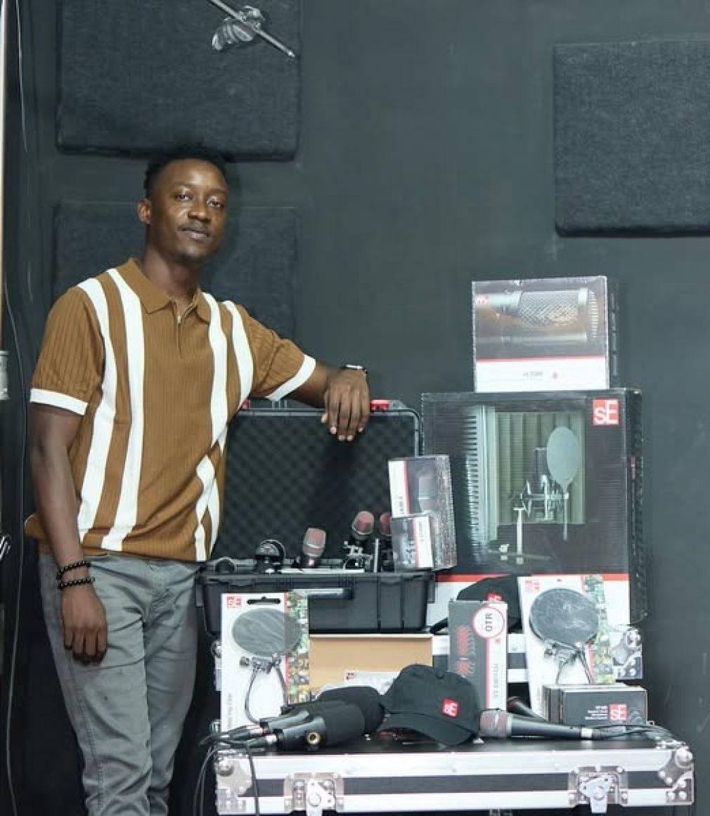 Dave Jazzi Bags sE Electronics Artist Endorsement